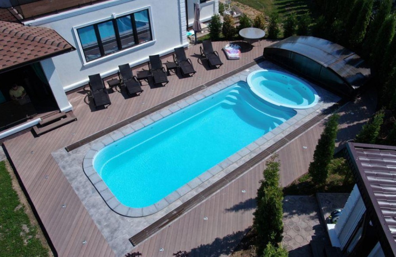 Модель:  Коньяк
Размер:  Длина: 10,02 м. Ширина: 3,68 м. Глубина: 1,23-1,89 м. Объем: 38,7 м³
Цвет:  Берлинская лазурь