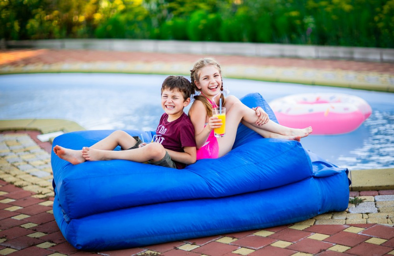 Модель:  Монако
Размер:  Длина: 8,66 м. Ширина: 3,7 м. Глубина: 1,17-1,71 м. Объем: 31 м³